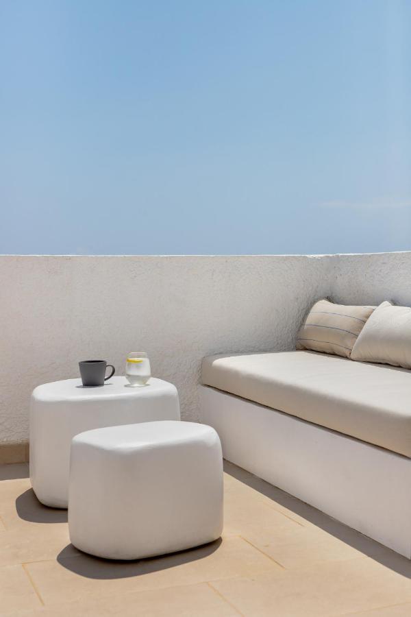 Voca Hotel & Suites Kamári Extérieur photo